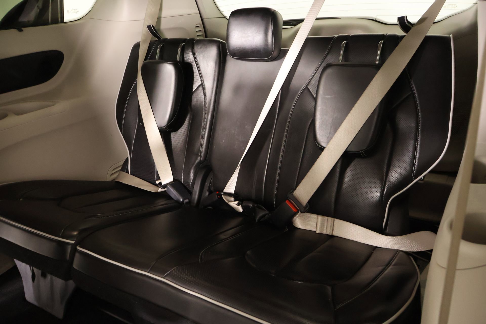 Used 2023 Chrysler Pacifica Limited image 13