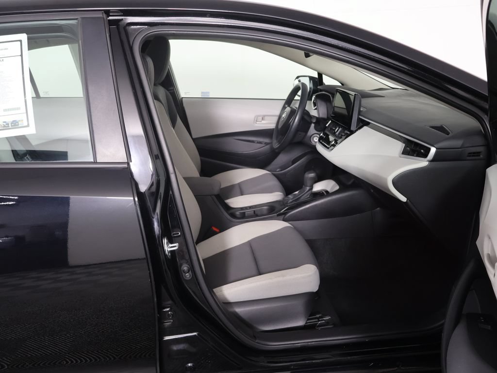 Used 2025 Toyota Corolla LE FWD image 26