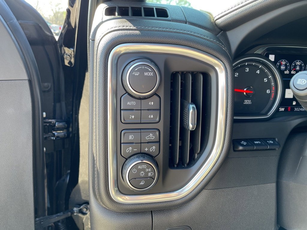 Used 2022 Chevrolet Silverado 1500 High Country w/ Technology Package image 19