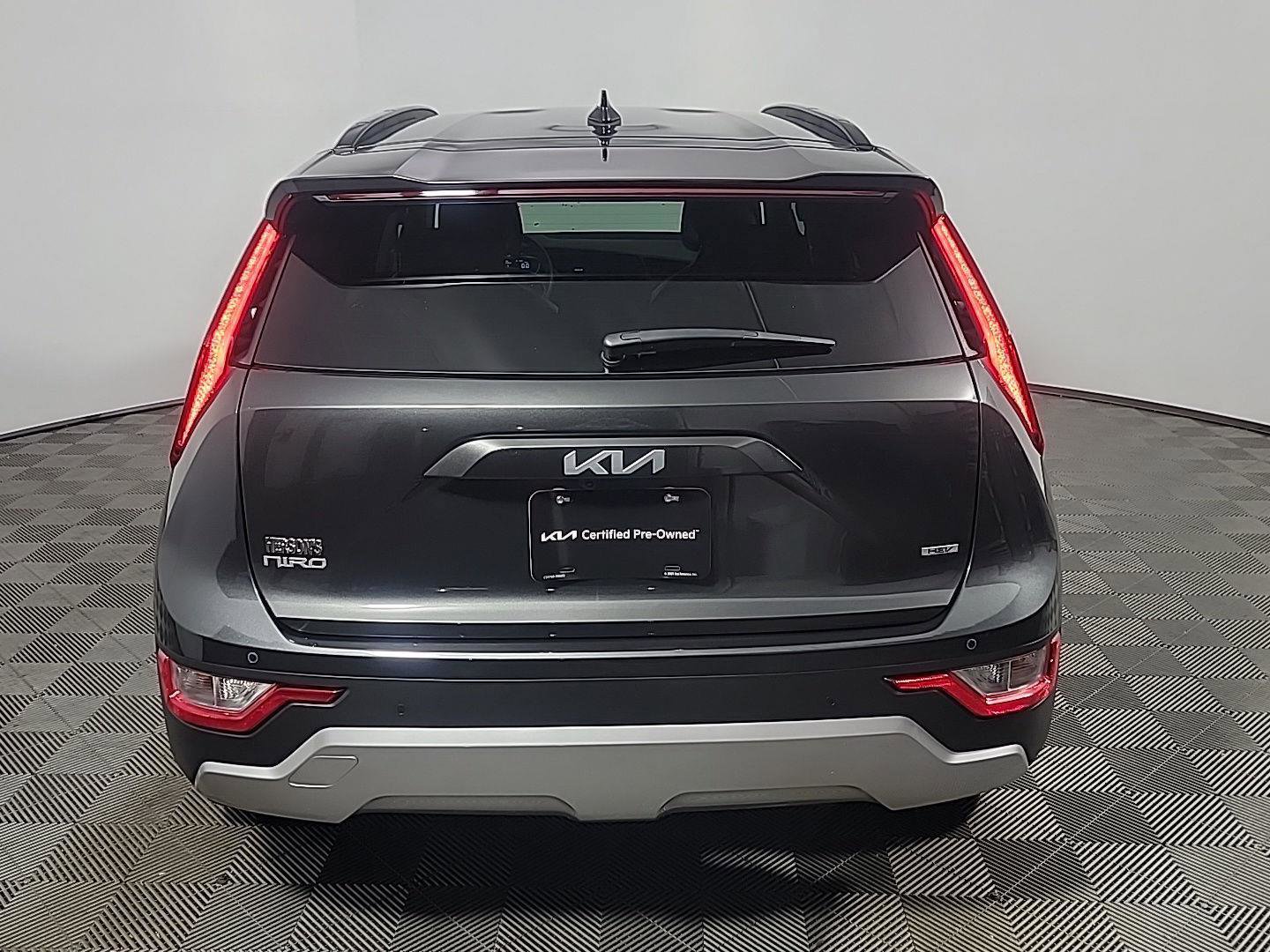Used 2025 Kia Niro EX image 5