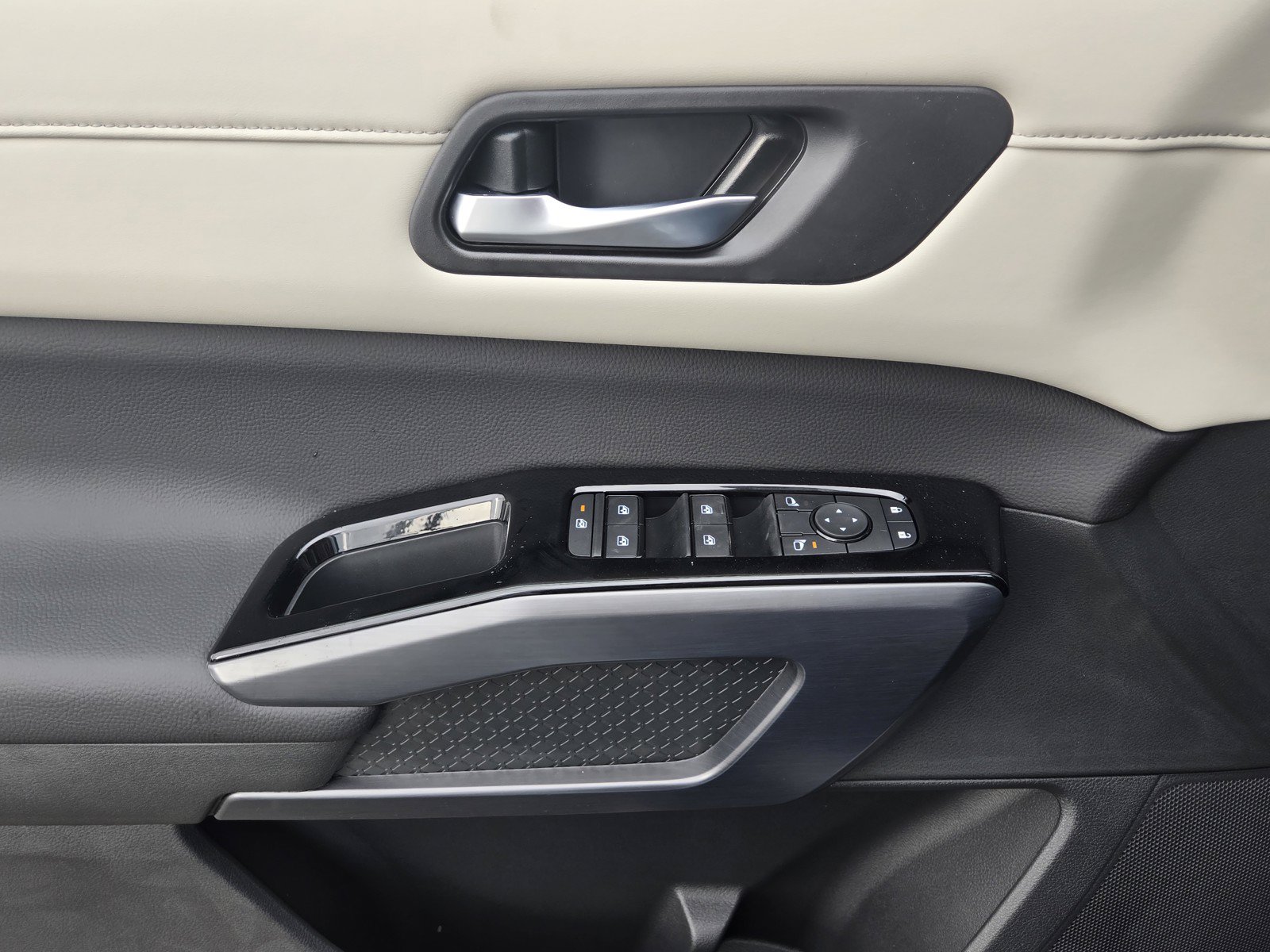 New 2026 Nissan Pathfinder SL AWD/4WD image 13