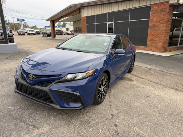 Used 2024 Toyota Camry SE FWD image 2
