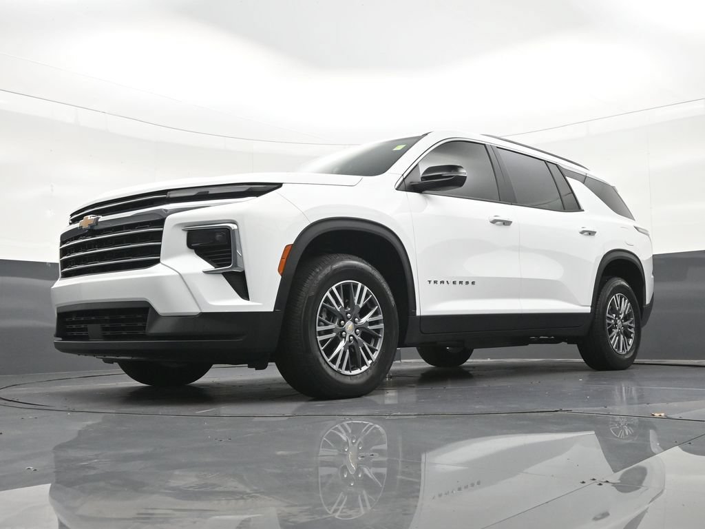 Used 2026 Chevrolet Traverse LT FWD image 25