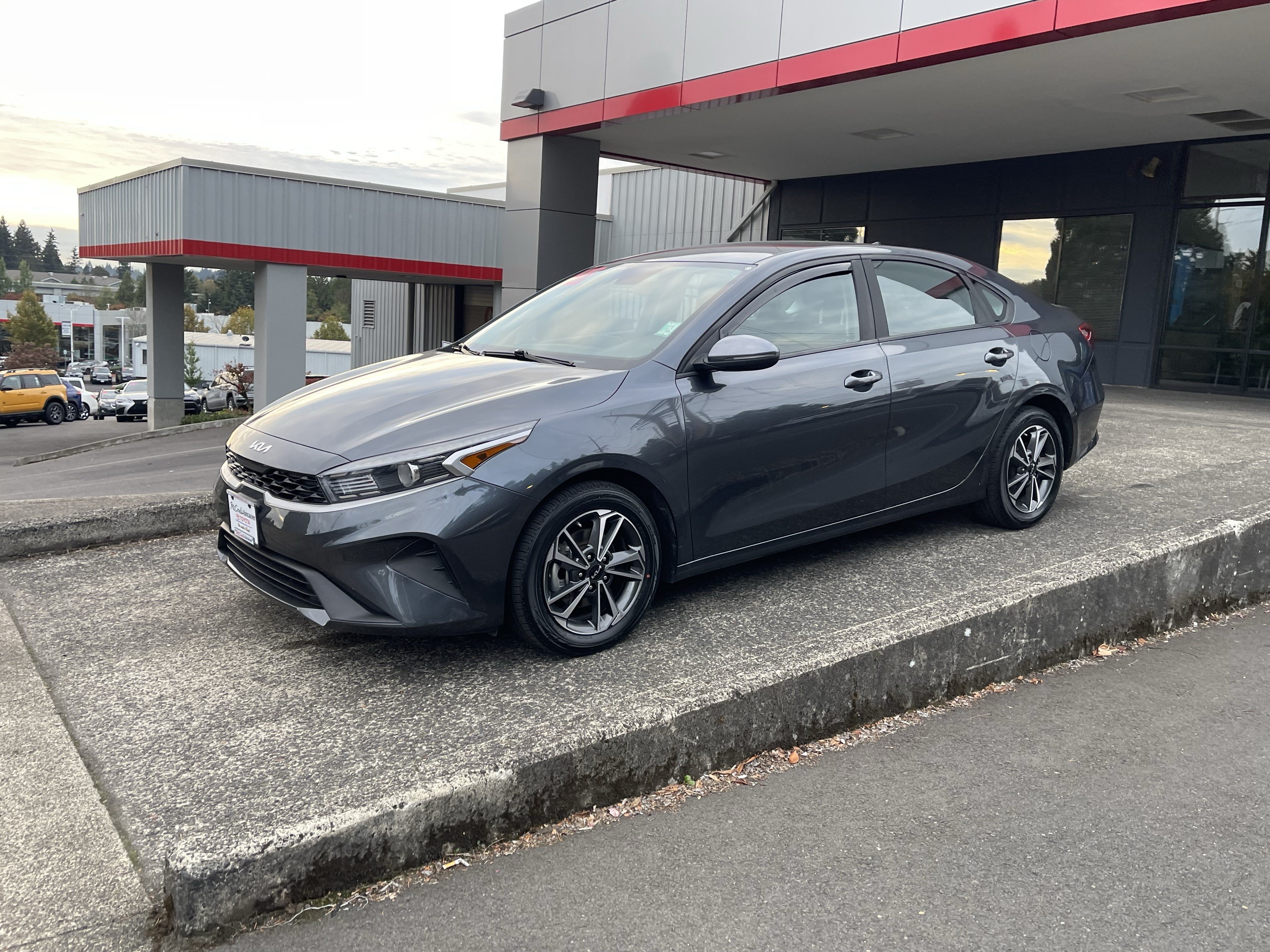 Used 2023 Kia Forte LXS w/ LXS Technology Package FWD image 4