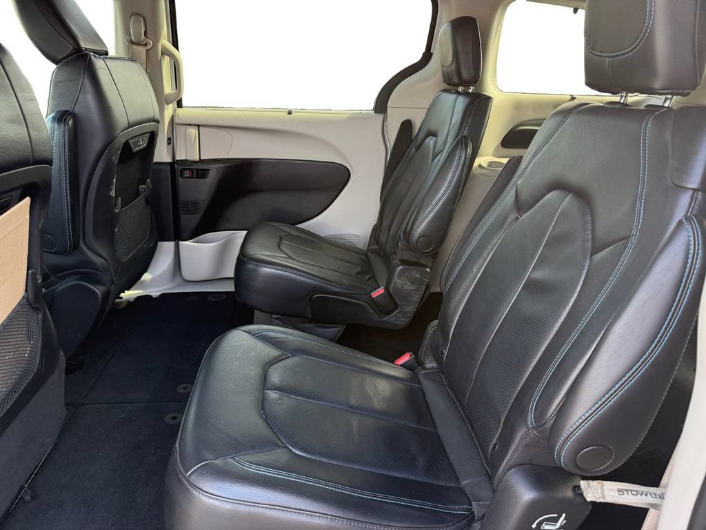 Used 2021 Chrysler Pacifica Touring-L FWD image 14