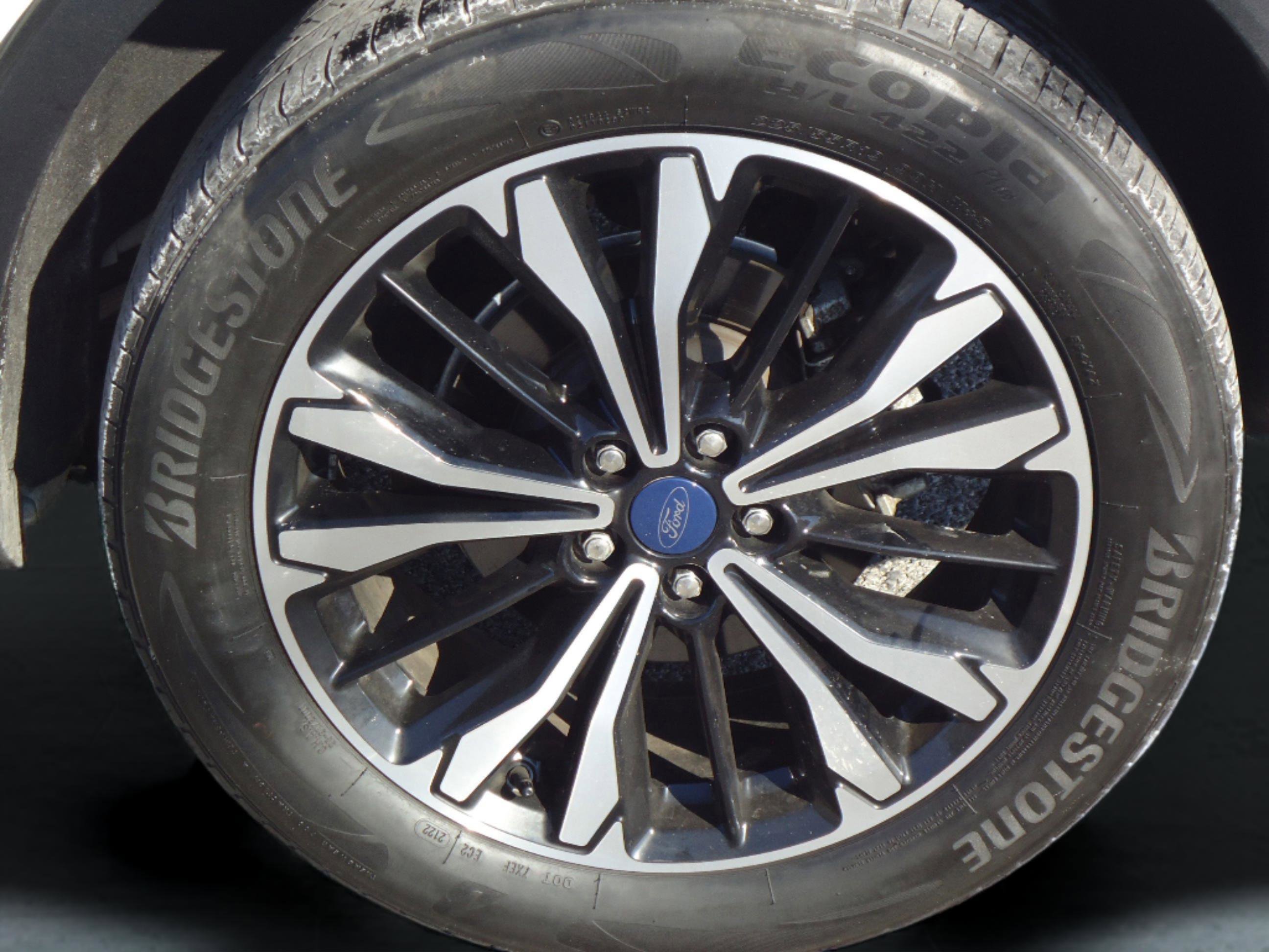 Used 2022 Ford Escape SE w/ SE Sport Appearance Package image 9