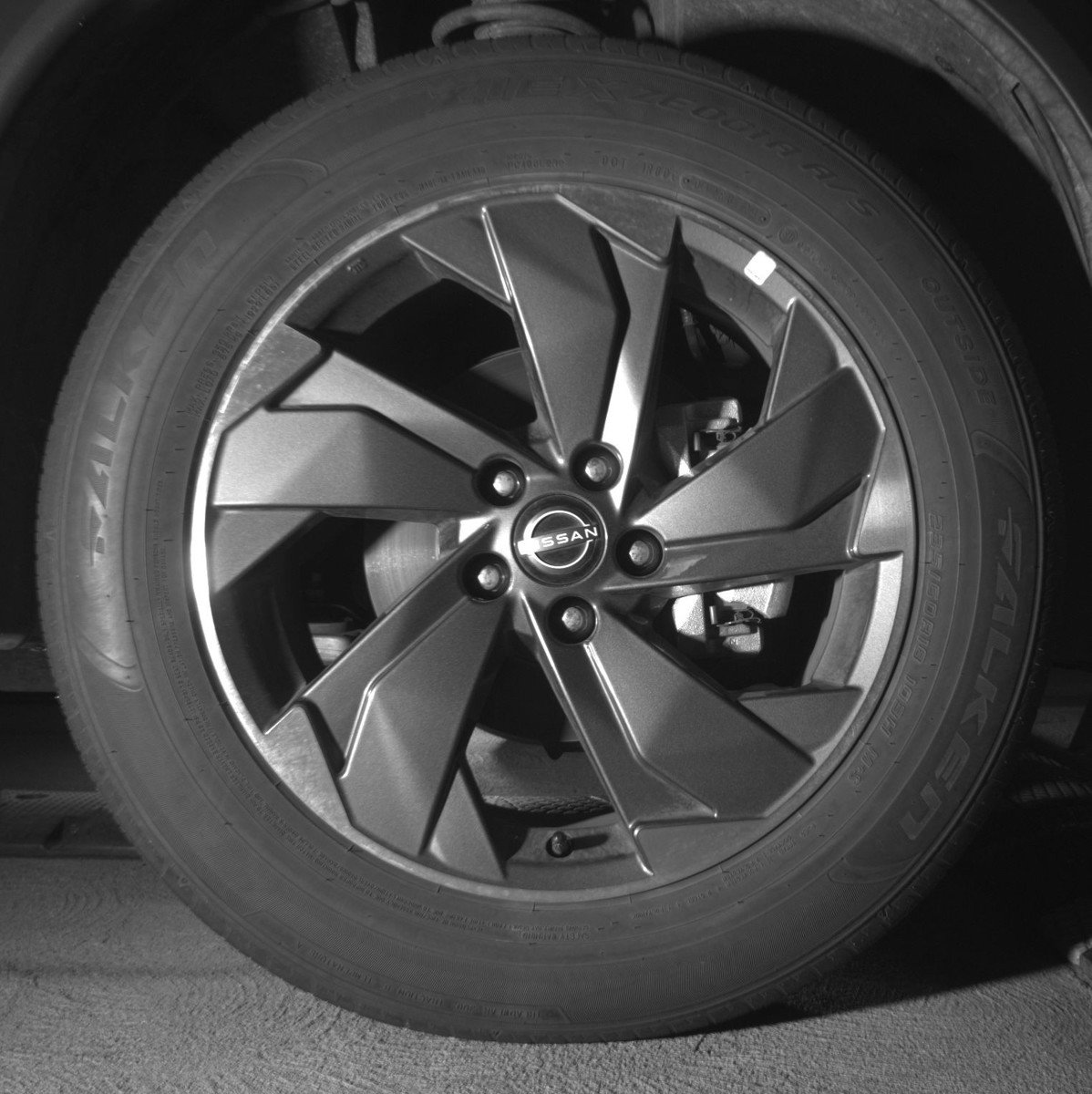 Used 2025 Nissan Rogue SV image 13