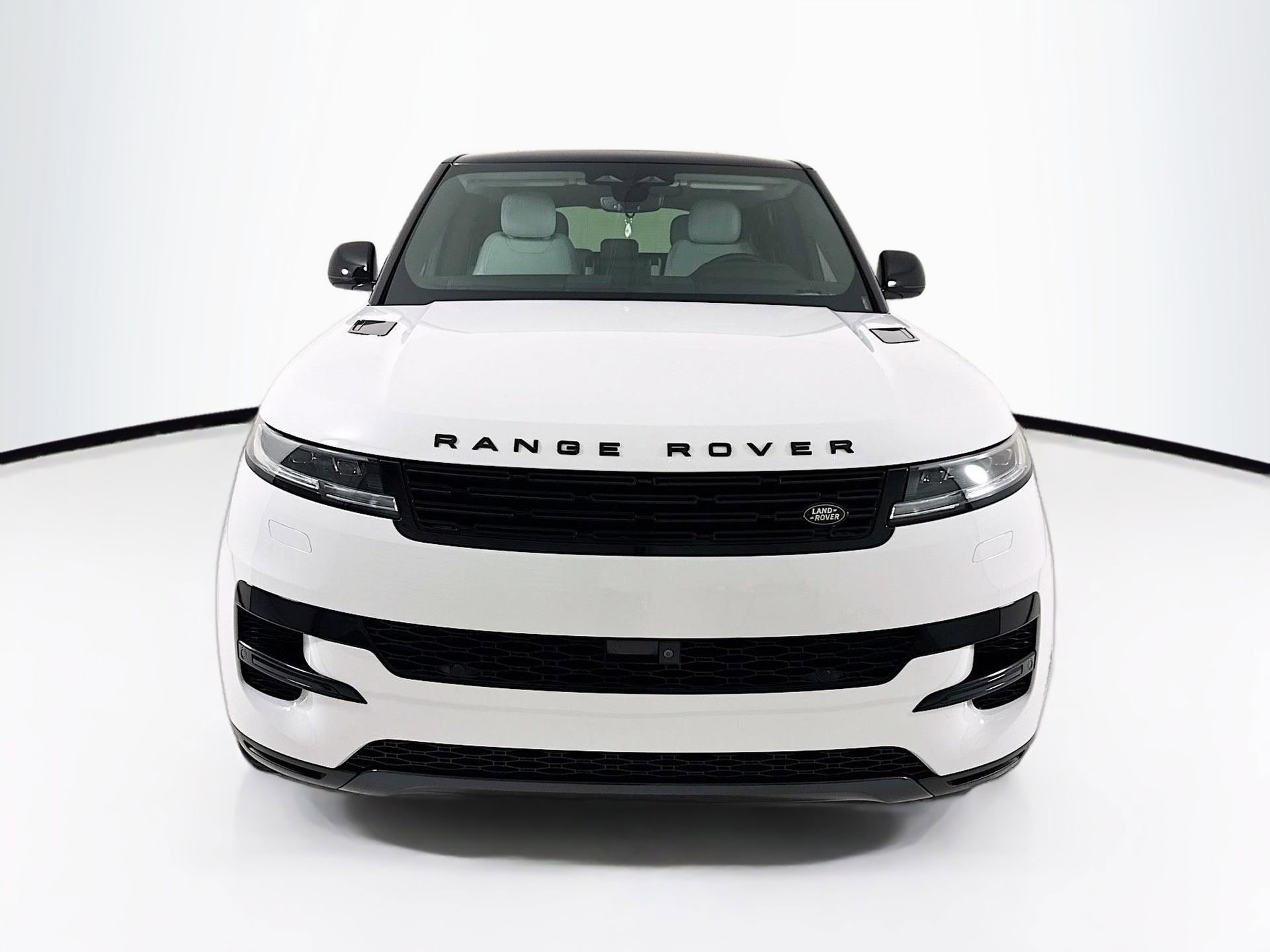 Used 2024 Land Rover Range Rover Sport SE AWD/4WD image 2