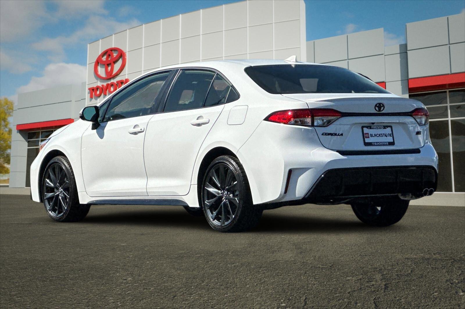 Used 2026 Toyota Corolla SE w/ SE Package image 5
