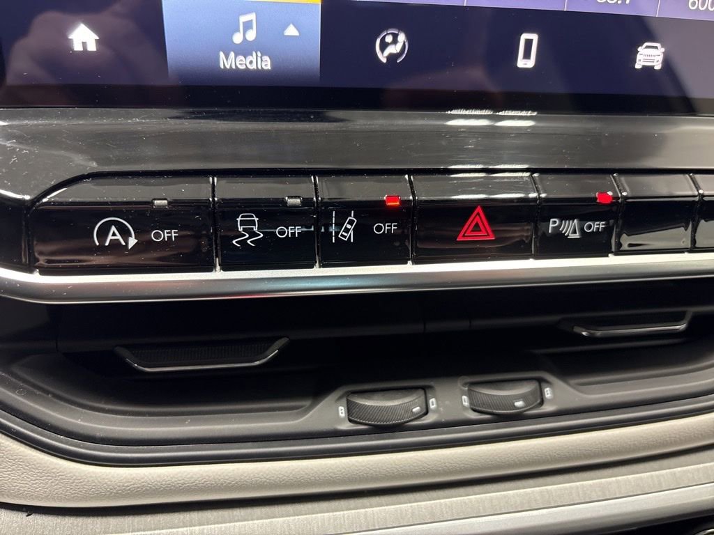 Used 2025 Jeep Compass Limited image 21