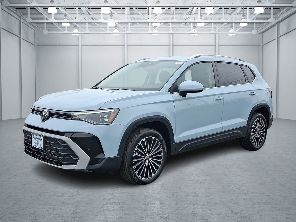 Used 2025 Volkswagen Taos SE image 3