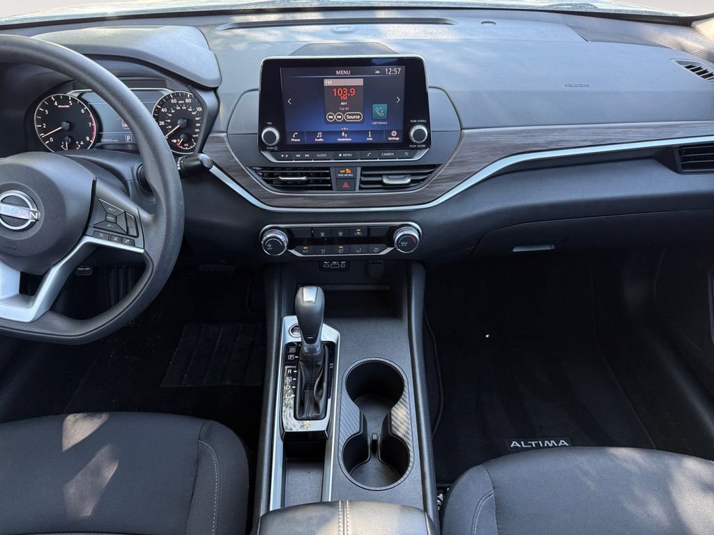 Used 2025 Nissan Altima 2.5 SV image 11