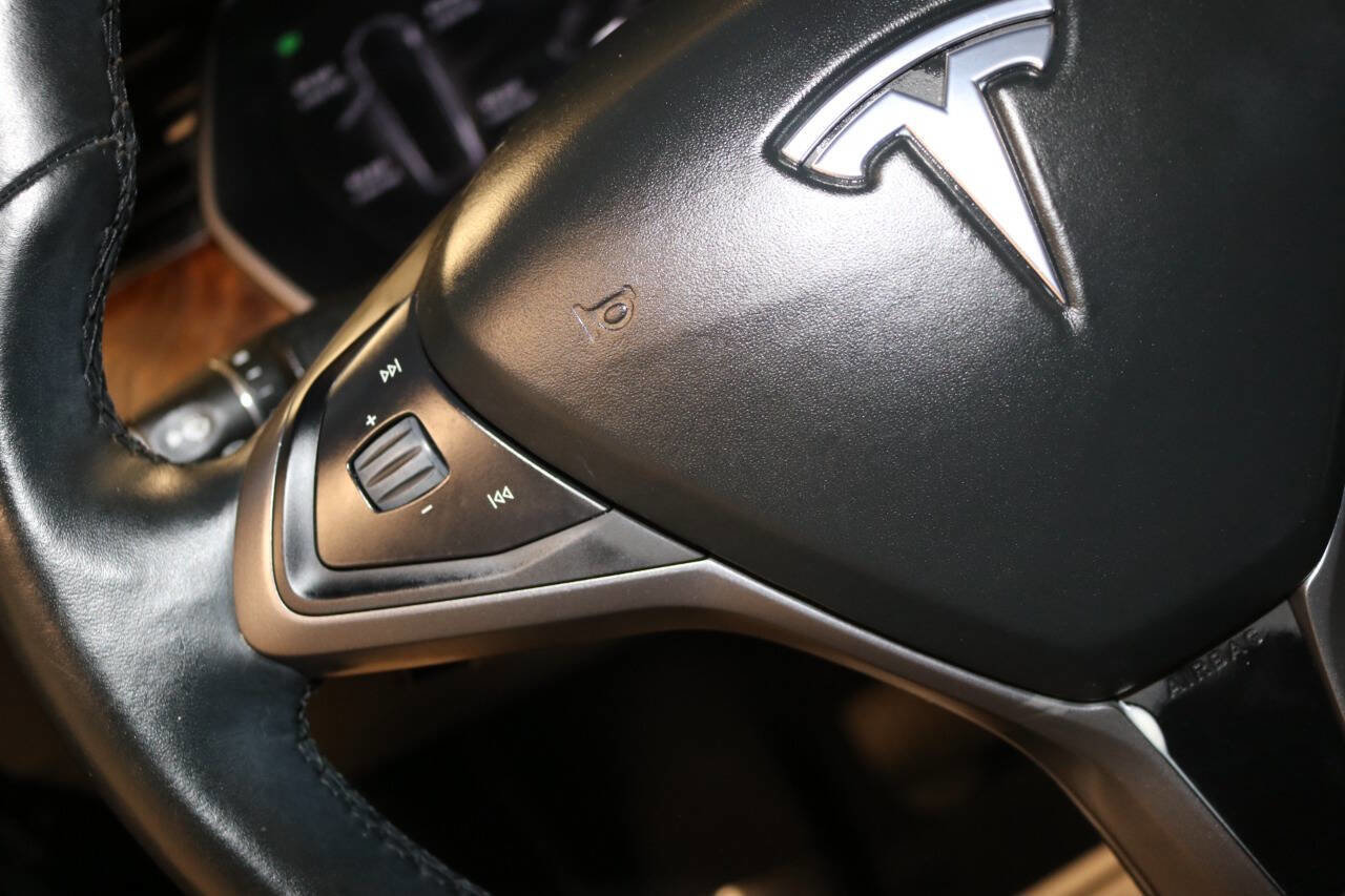 Used 2020 Tesla Model X image 54