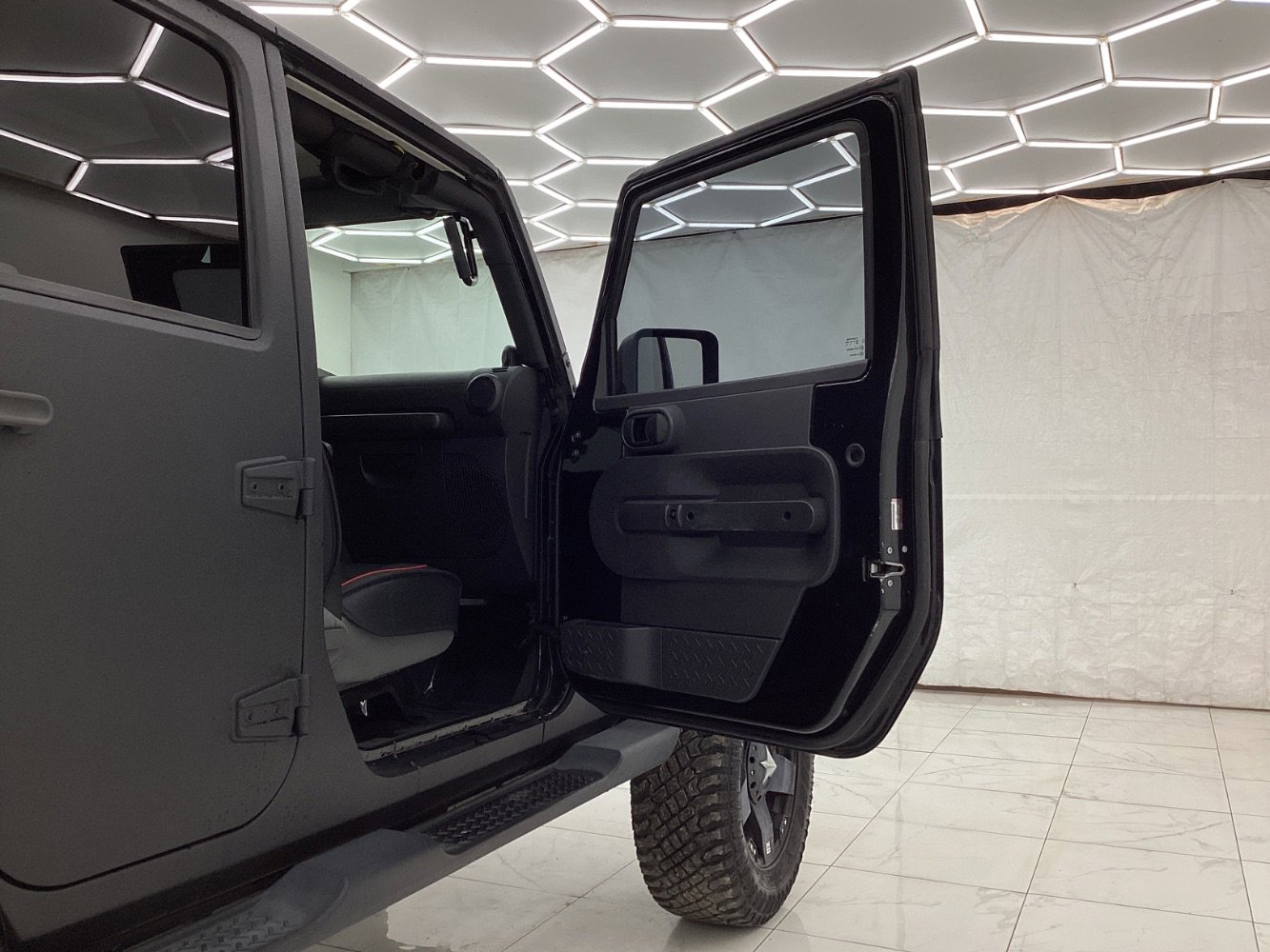 Used 2009 Jeep Wrangler Unlimited Sahara w/ Dual Top Group image 17