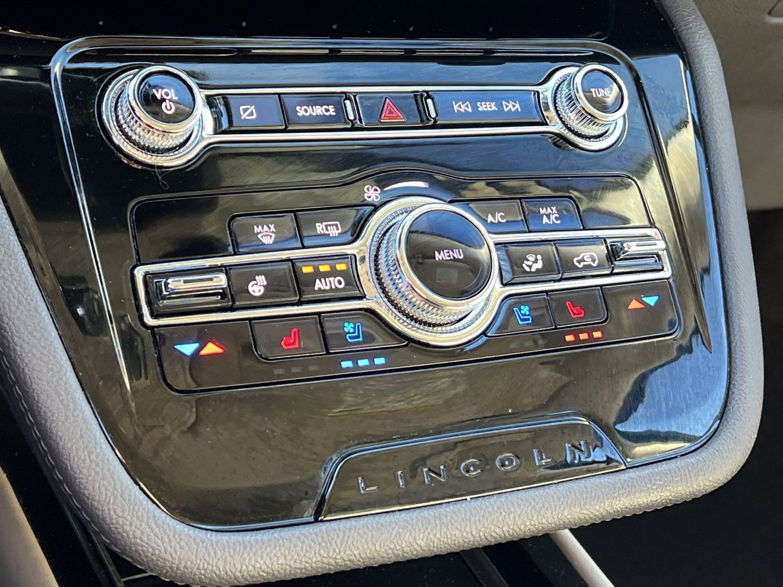 Used 2022 Lincoln Corsair Standard w/ Equipment Group 101A image 20