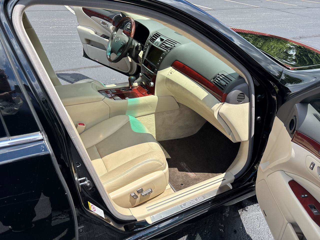 Used 2012 Lexus LS 460 L w/ Luxury Pkg RWD image 14