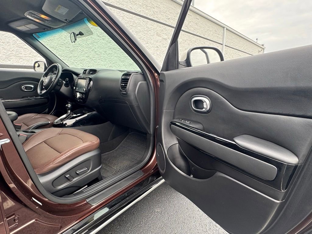 Used 2017 Kia Soul + FWD image 30