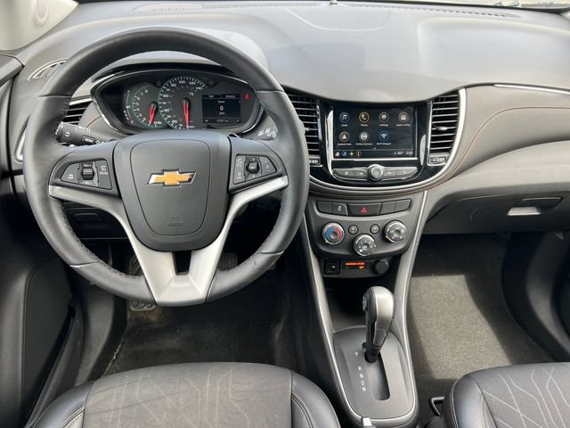 Used 2018 Chevrolet Trax LT w/ LT Convenience Package FWD image 2