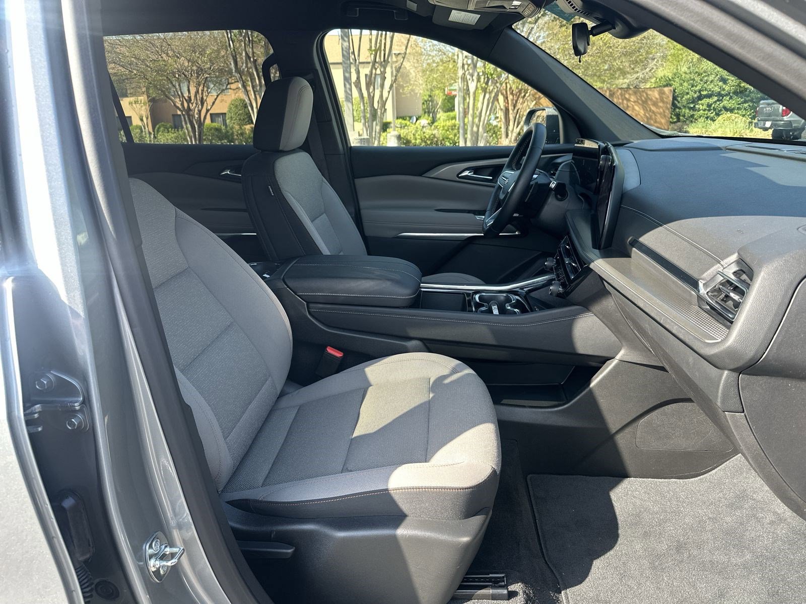 Used 2025 Chevrolet Traverse LT AWD/4WD image 22