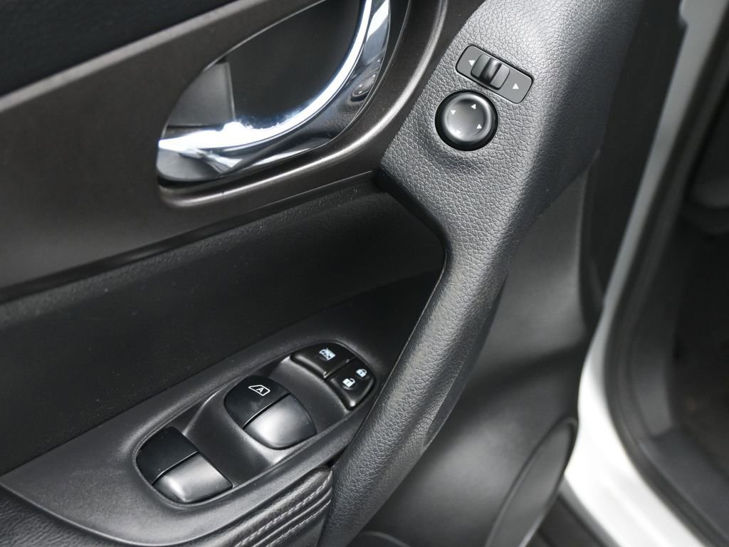 Used 2014 Nissan Rogue S image 10