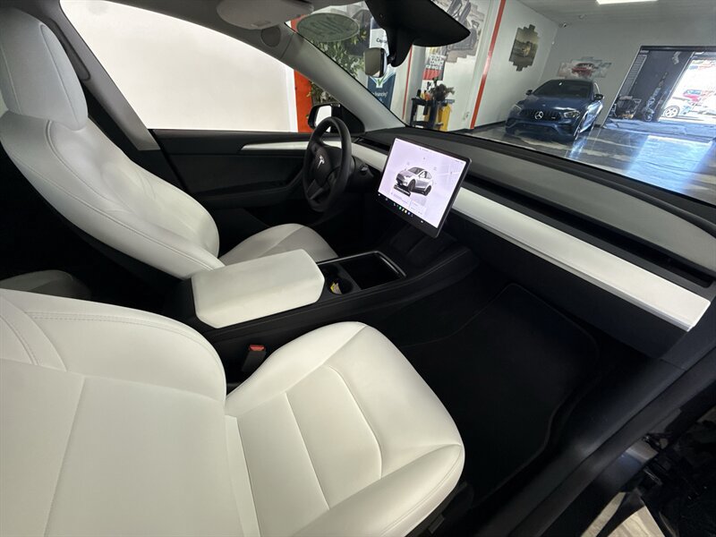 Used 2024 Tesla Model Y Performance AWD/4WD image 18