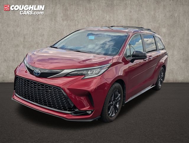 Used 2024 Toyota Sienna XSE AWD/4WD image 3