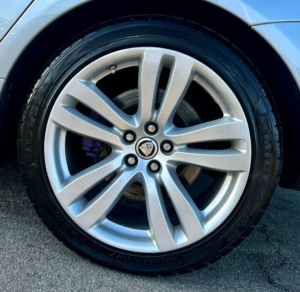 Used 2011 Jaguar XJ L image 32