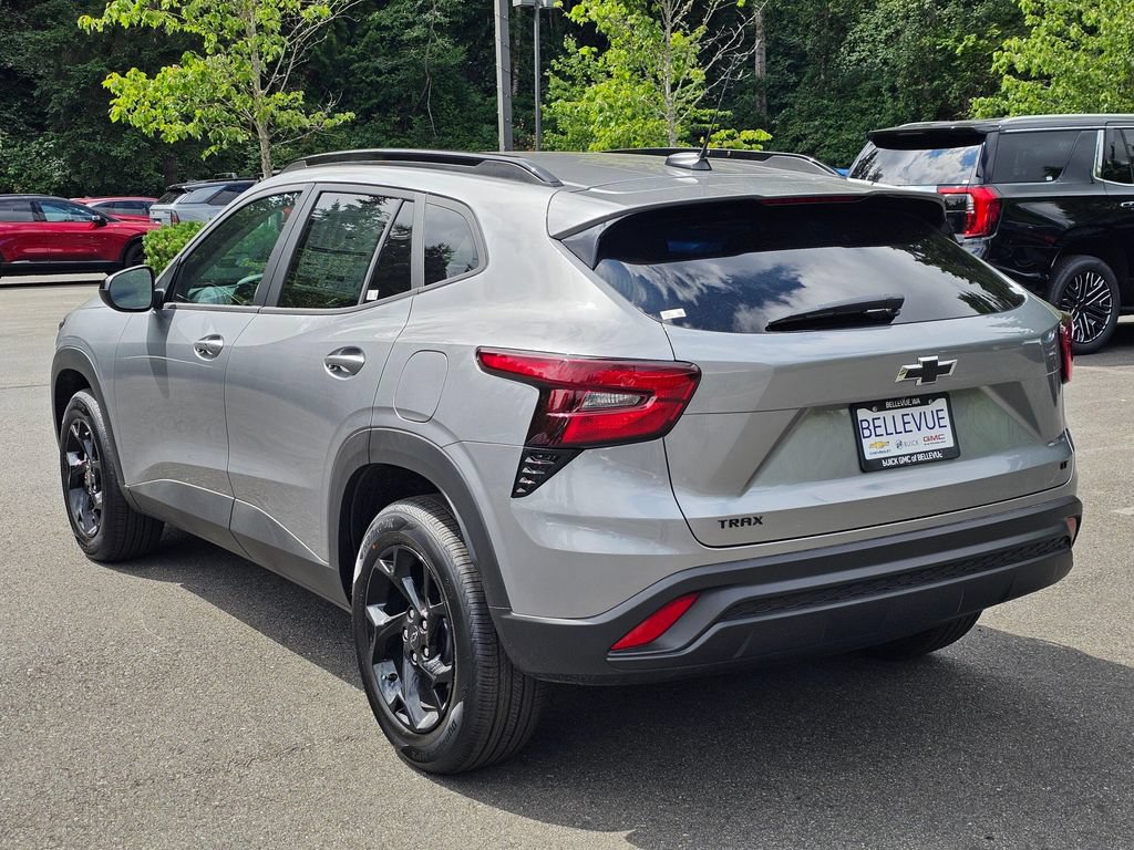 New 2026 Chevrolet Trax LT w/ Midnight Edition FWD image 3