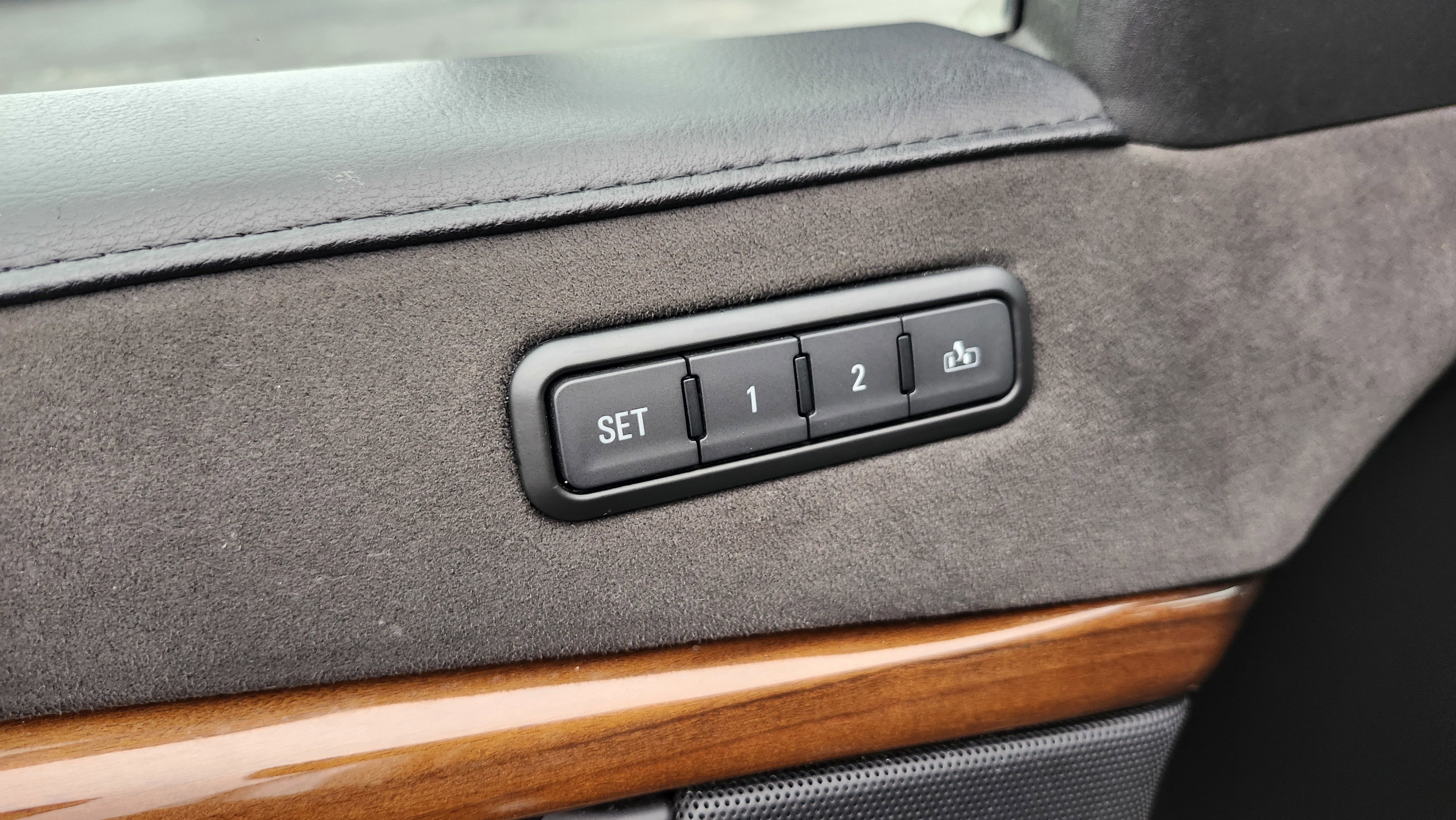 Used 2018 Cadillac Escalade Luxury image 21