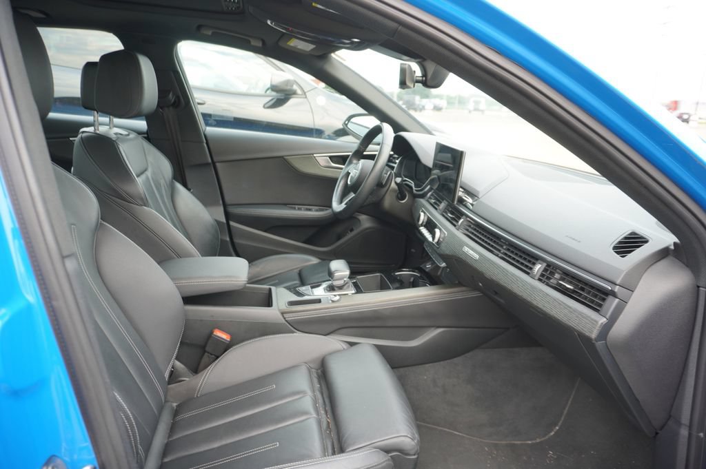 Used 2022 Audi A4 2.0T Premium Plus AWD/4WD image 9