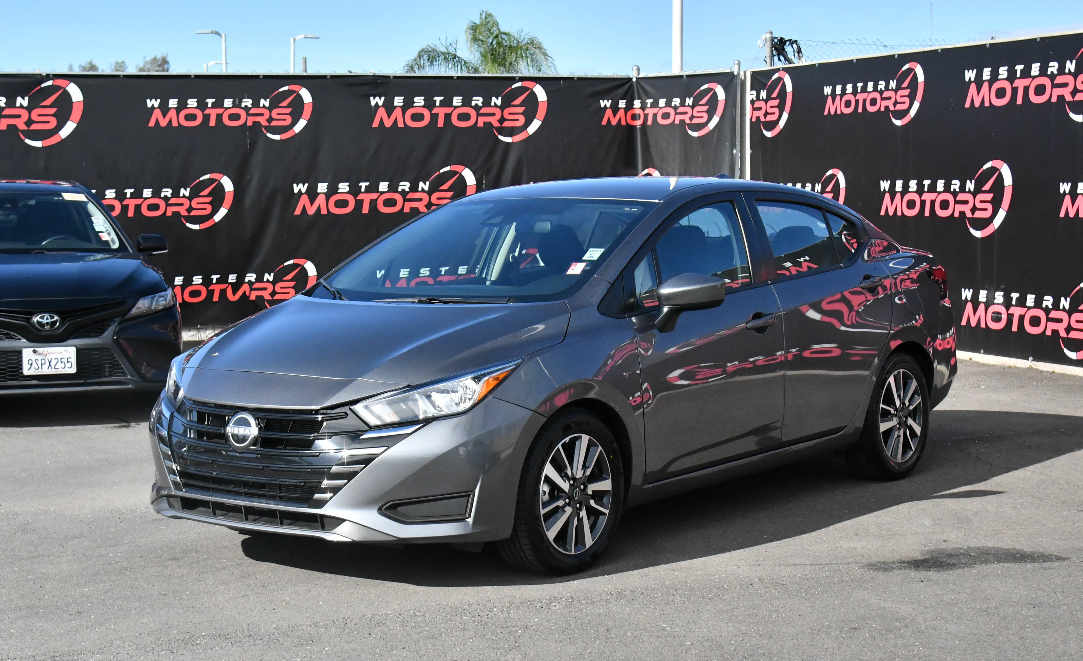Used 2023 Nissan Versa SV FWD image 3