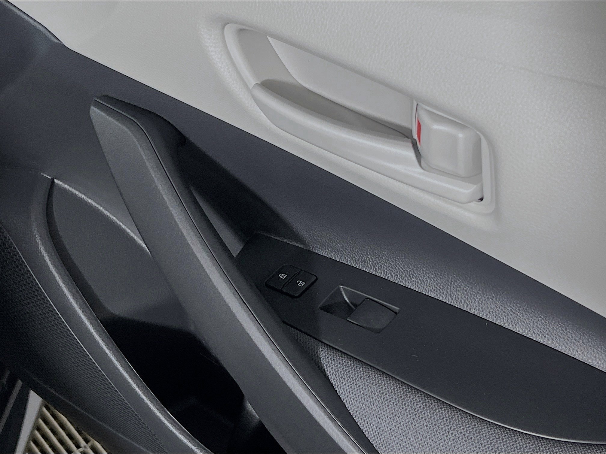 Used 2025 Toyota Corolla LE image 32