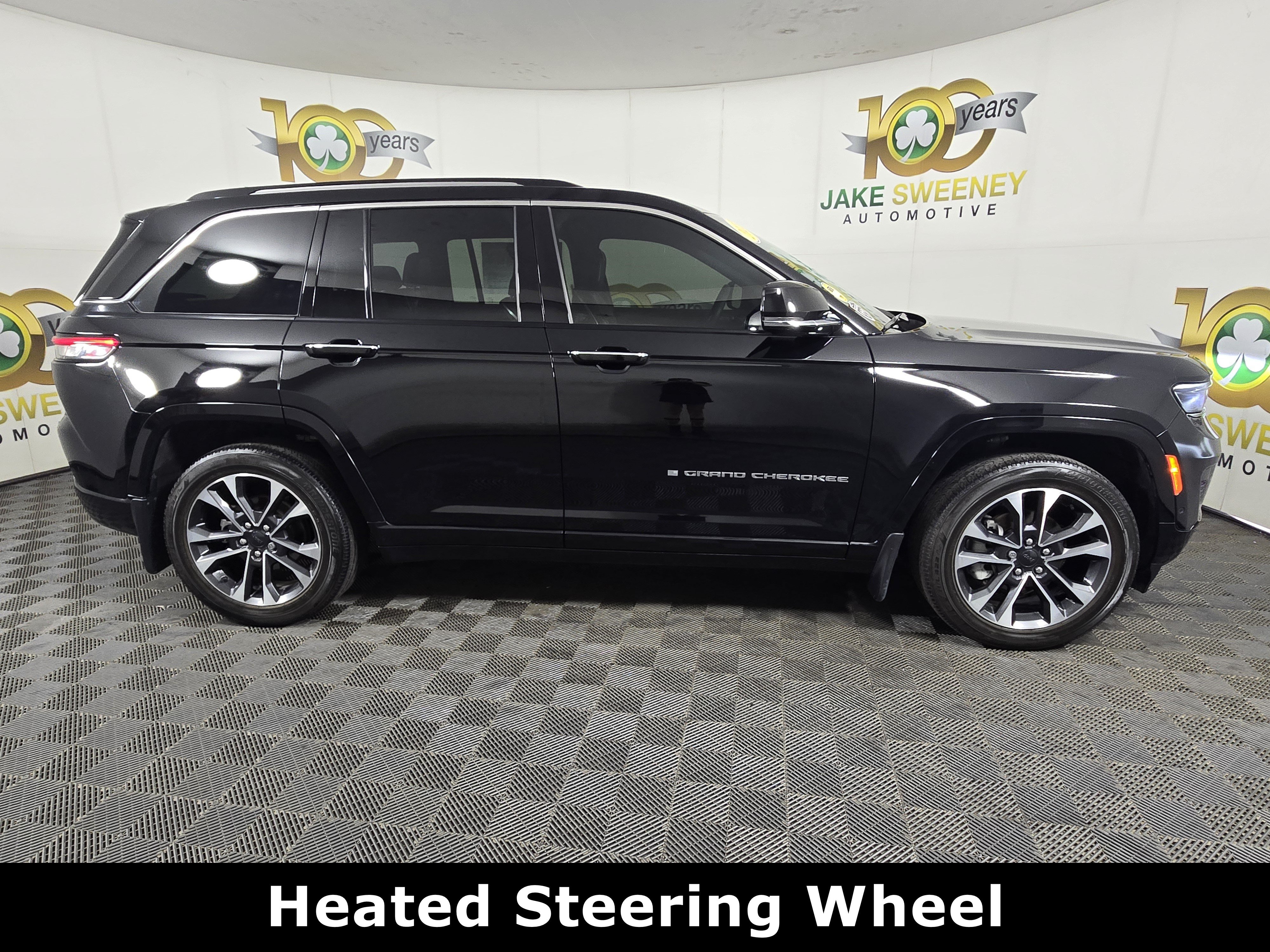 Used 2023 Jeep Grand Cherokee Overland w/ Luxury Tech Group IV AWD/4WD image 11