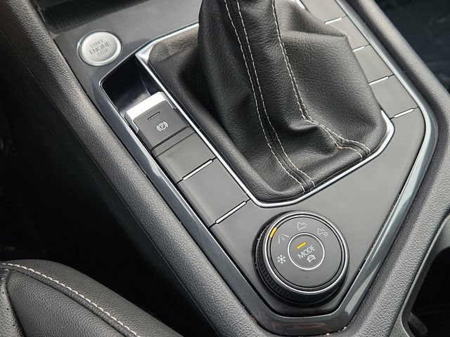 Used 2022 Volkswagen Tiguan SE w/ Panoramic Sunroof Package AWD/4WD image 46