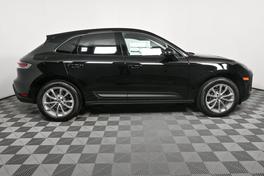 Certified 2025 Porsche Macan image 27