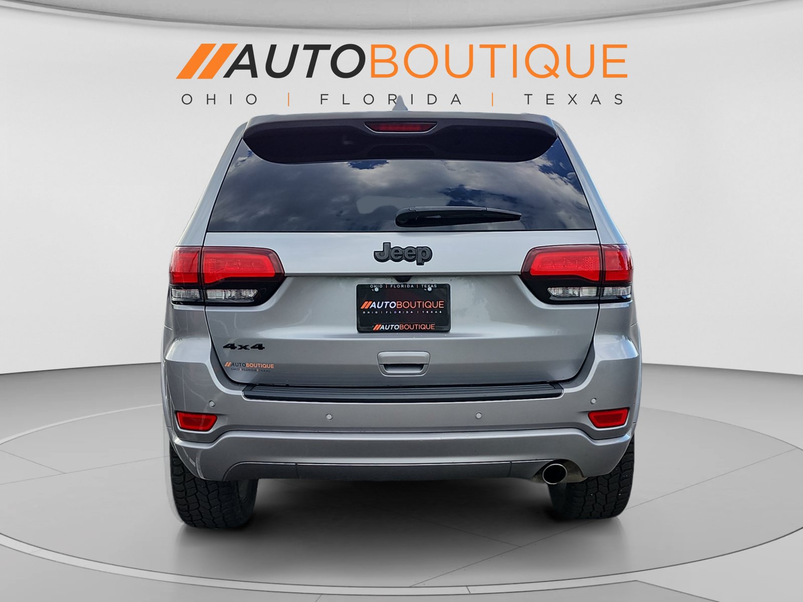 Used 2021 Jeep Grand Cherokee Laredo X AWD/4WD image 4