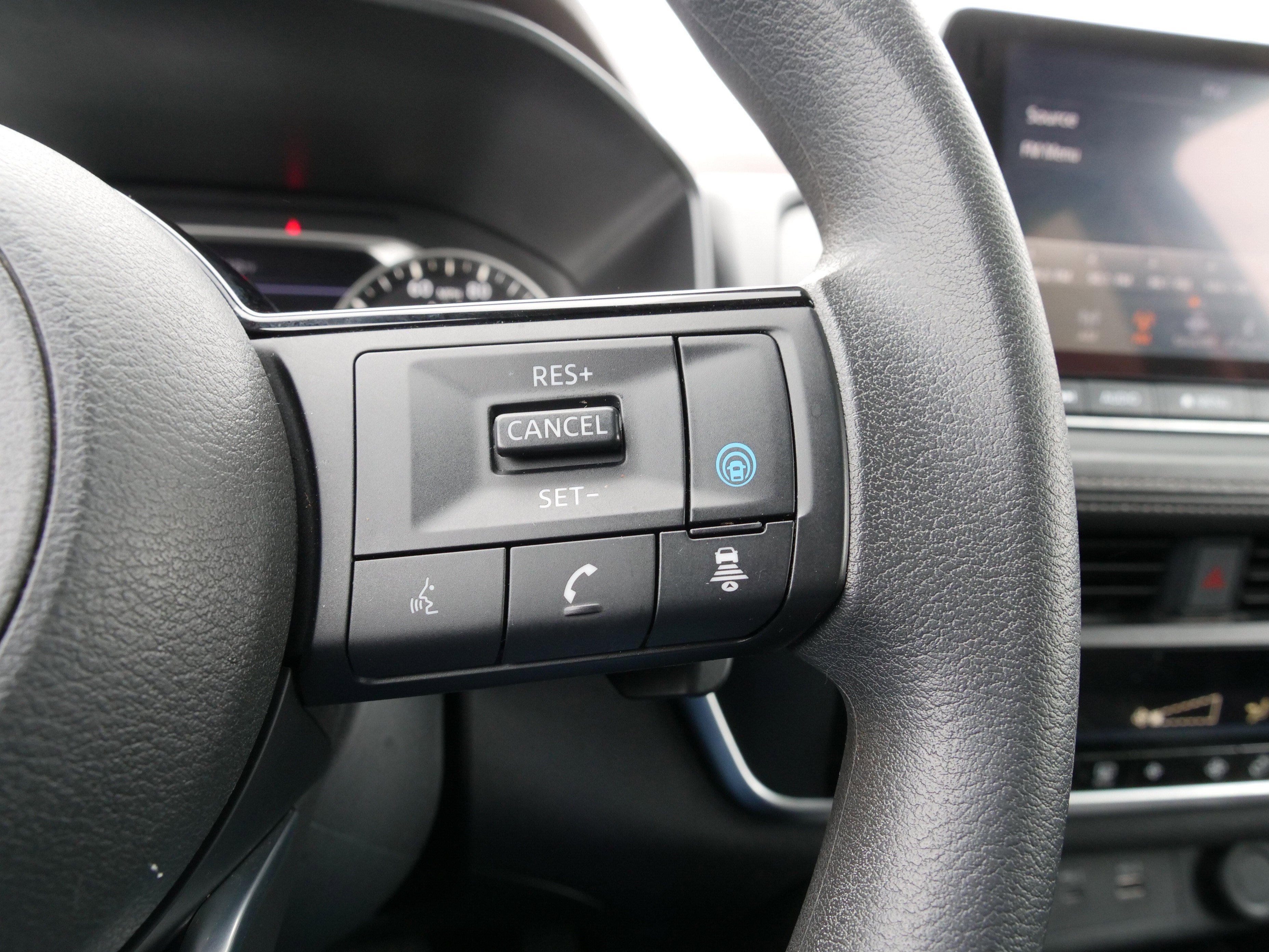 Used 2023 Nissan Rogue SV image 23