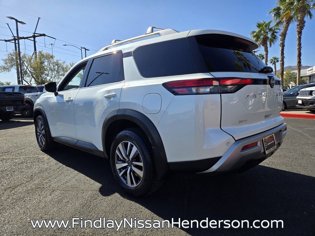 Used 2024 Nissan Pathfinder SL FWD image 4