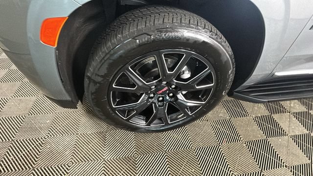 Used 2023 GMC Yukon Denali AWD/4WD image 9