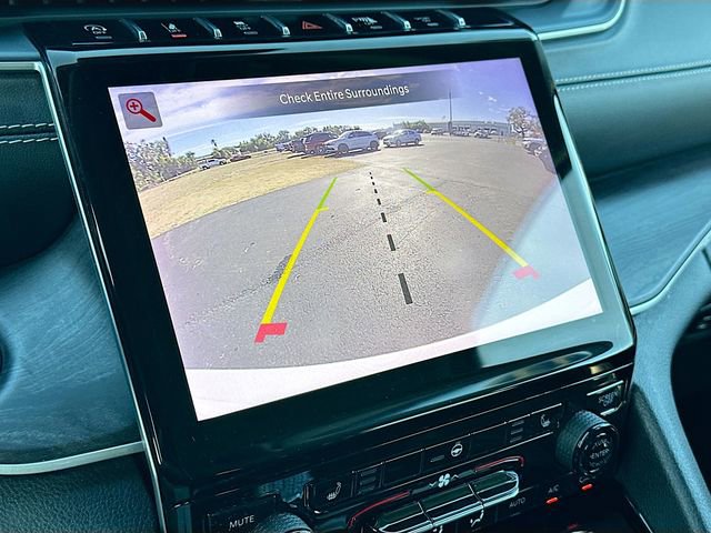 Used 2023 Jeep Grand Cherokee Limited image 14