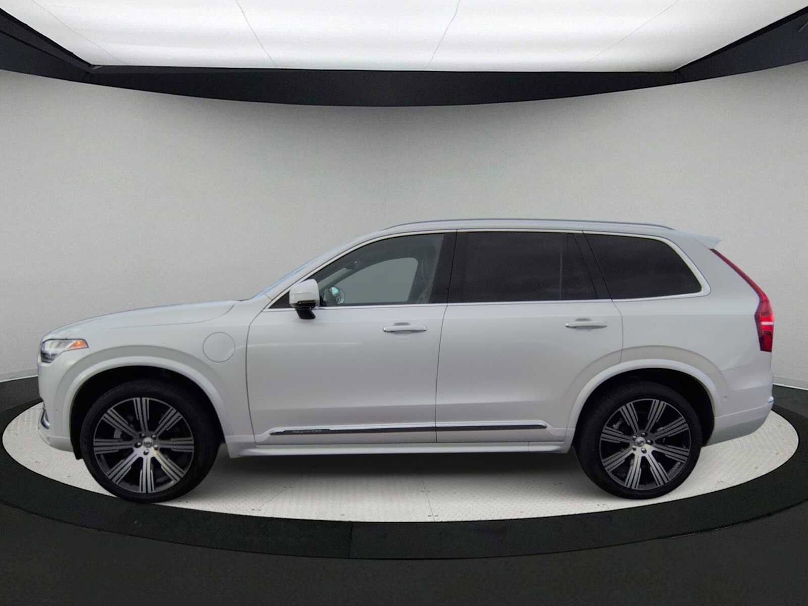 Used 2022 Volvo XC90 T8 Inscription image 5