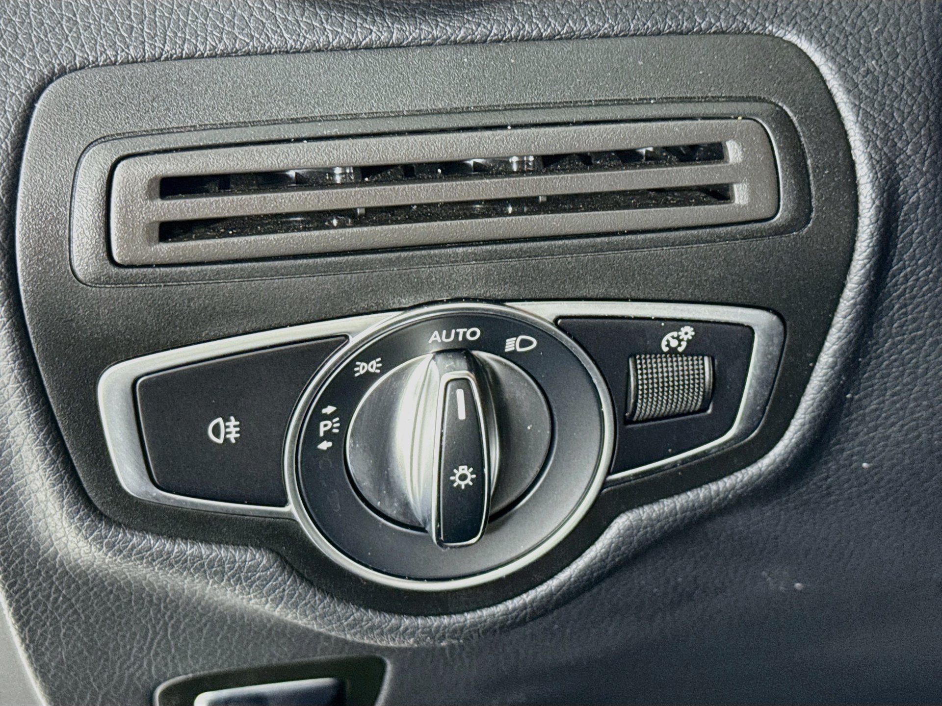 Used 2022 Mercedes-Benz GLC 300 image 11