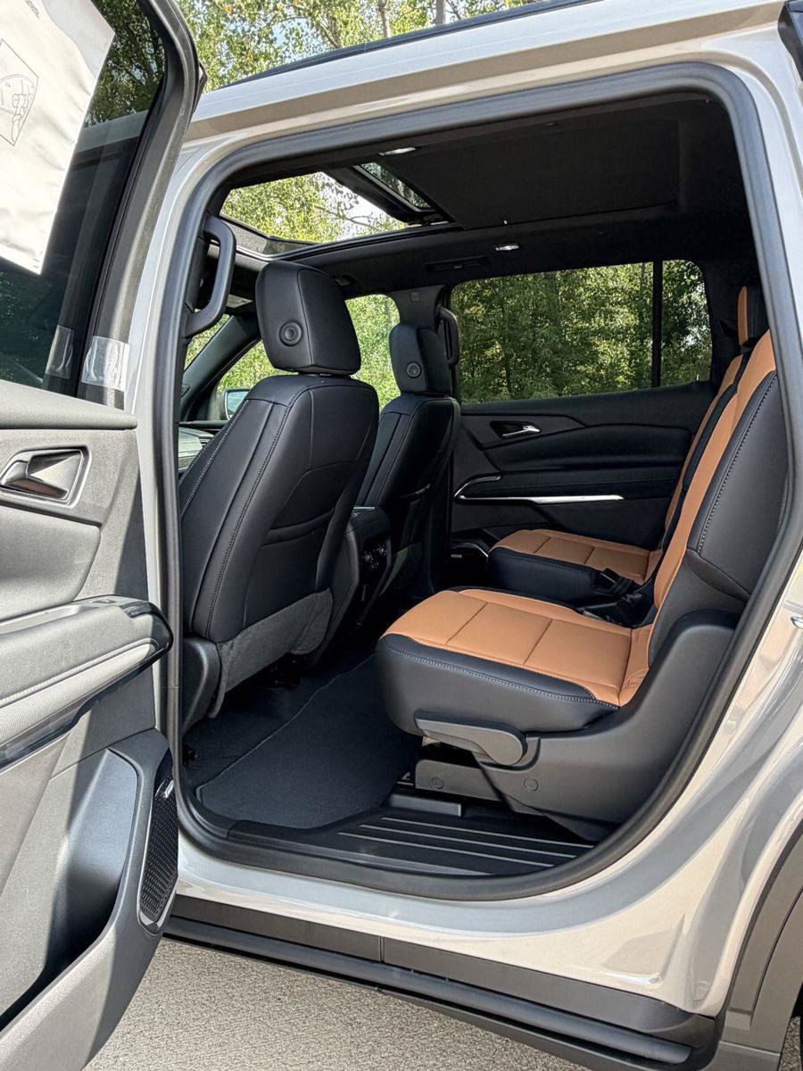 New 2027 Chevrolet Traverse Z71 w/ Enhanced Driving Package AWD/4WD image 9