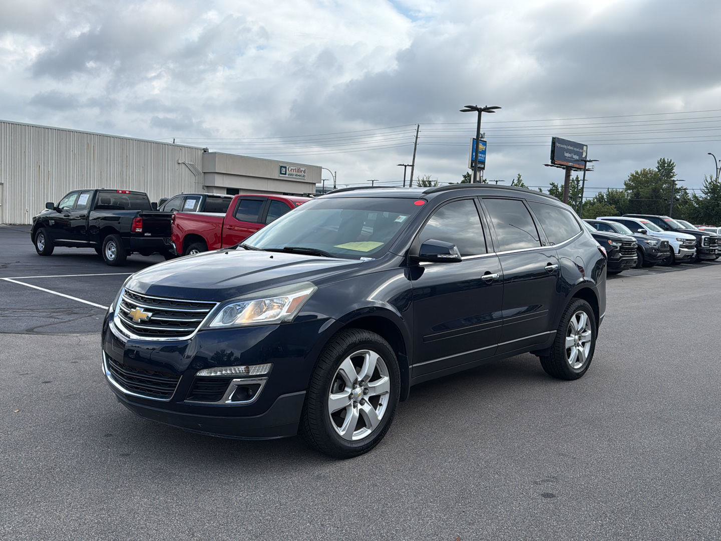 Used 2017 Chevrolet Traverse LT w/ Style and Technology Package FWD image 7