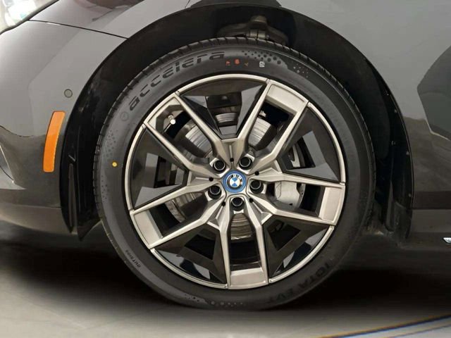 Used 2025 BMW i5 eDrive40i image 96