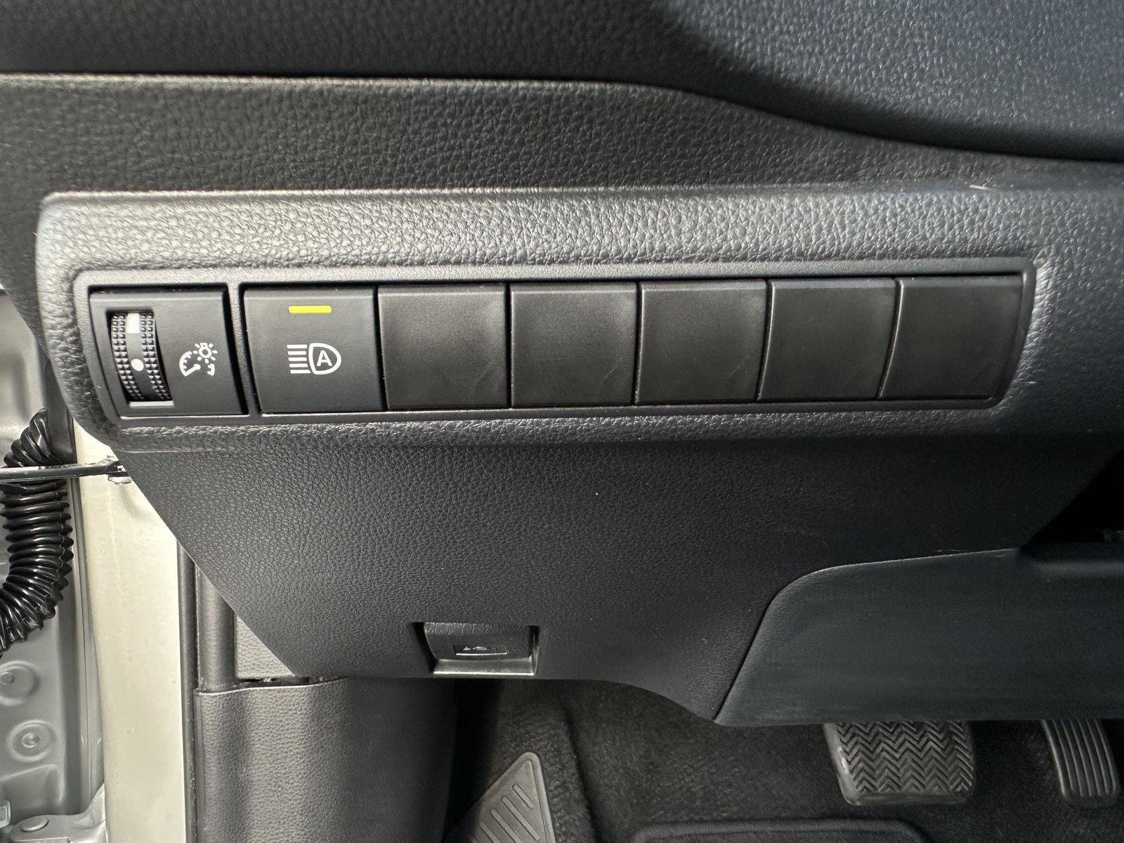 Used 2023 Toyota Corolla LE image 18