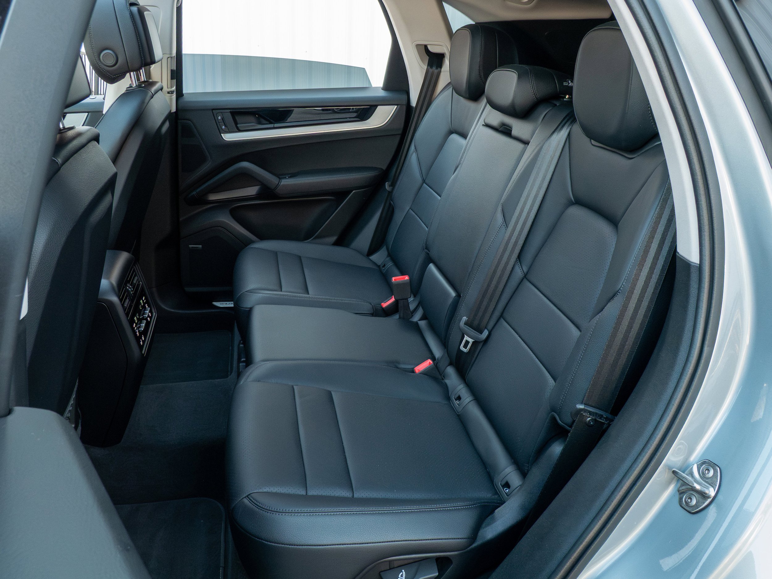 Certified 2024 Porsche Cayenne w/ Premium Package Plus (PFM) image 32