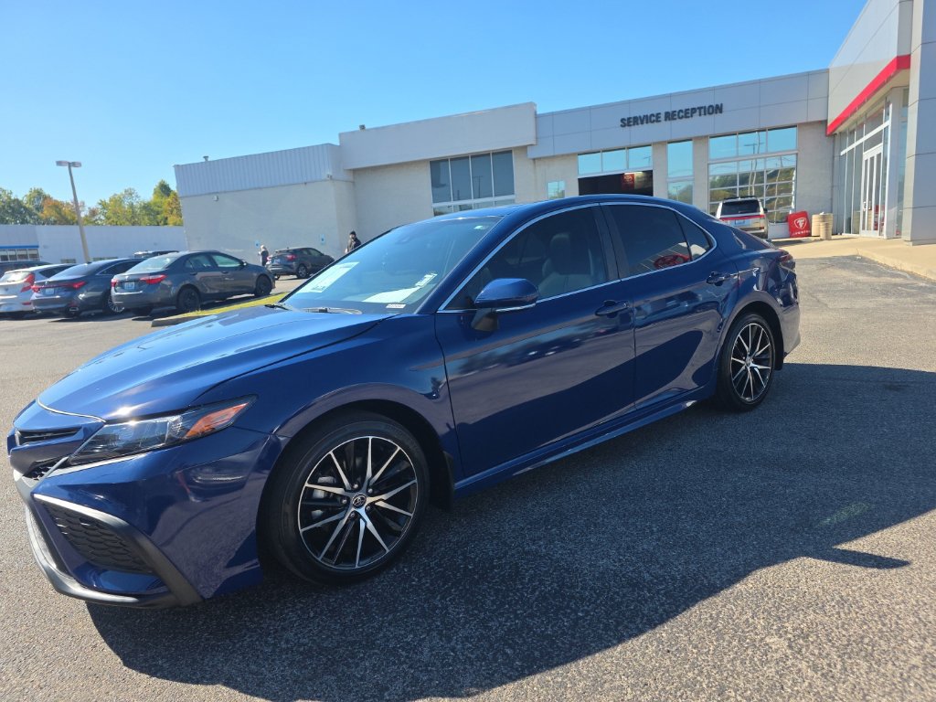 Used 2023 Toyota Camry SE w/ Cold Weather Package FWD image 7