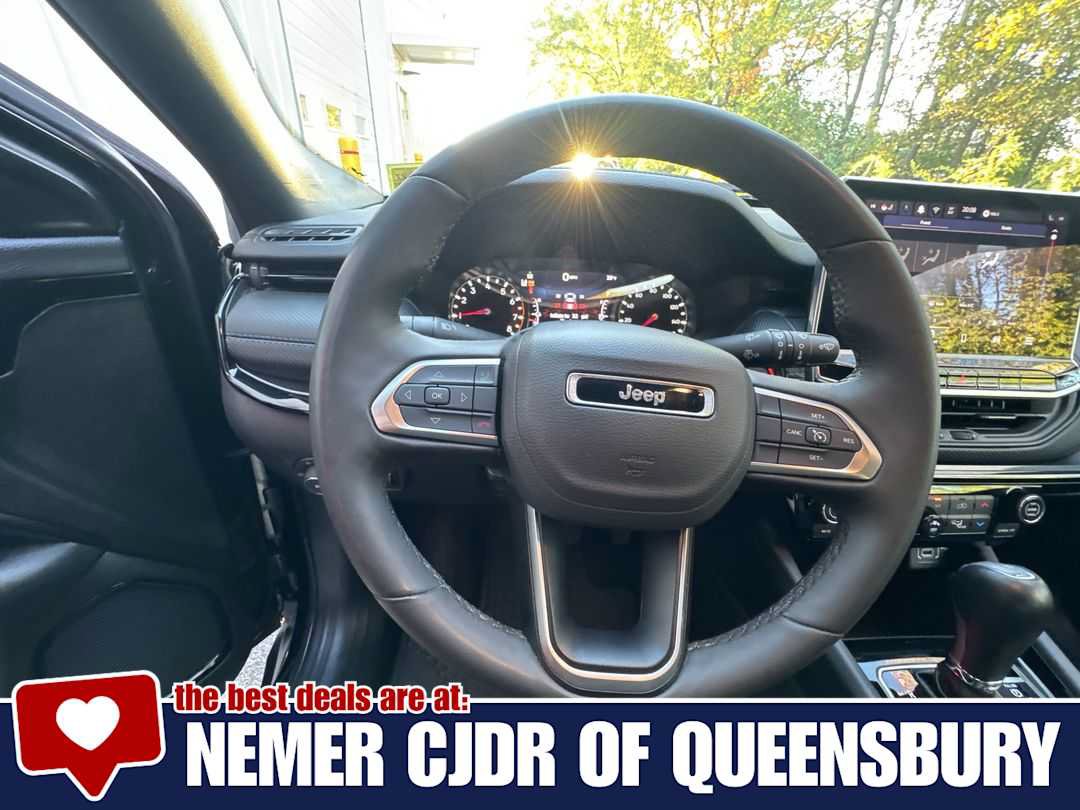 Used 2025 Jeep Compass Latitude w/ Convenience Group AWD/4WD image 14