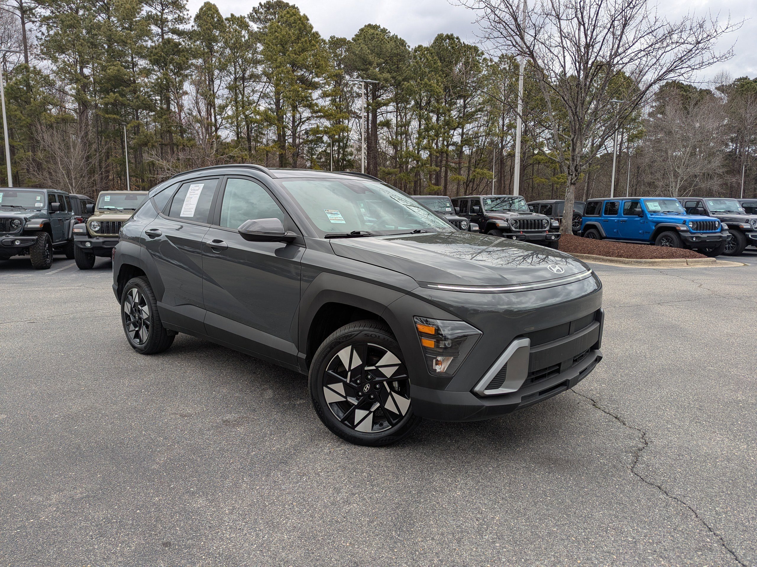 Used 2025 Hyundai Kona SEL image 3